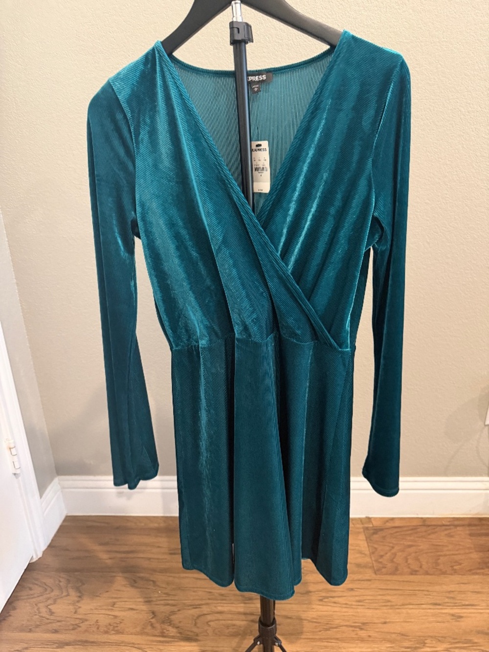 Emerald green velvet skater style dress size medium NWT